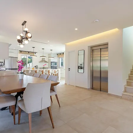 Luxury Rika Corfu- 5 Bedrooms With Pool Villa