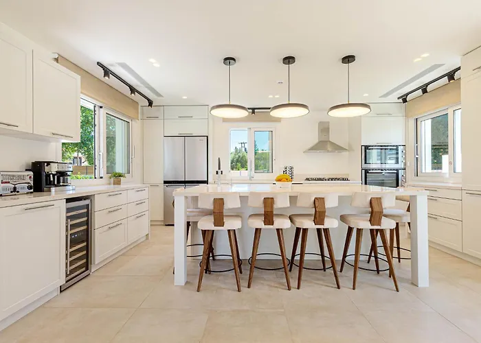 Luxury Rika Corfu- 5 Bedrooms With Pool וילה גאוביה