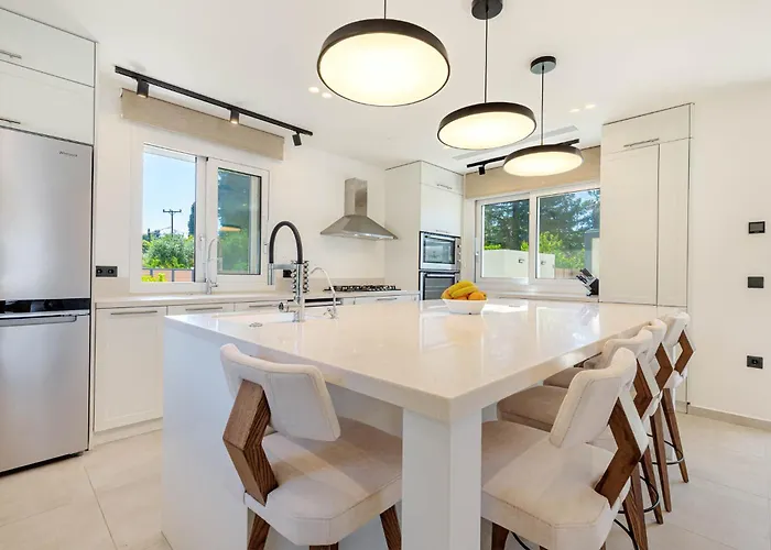 Luxury Rika Corfu- 5 Bedrooms With Pool וילה *