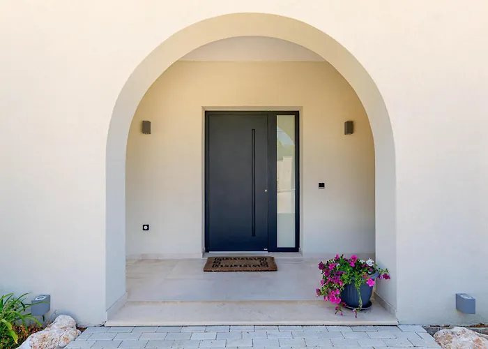 Luxury Rika Corfu- 5 Bedrooms With Pool וילה