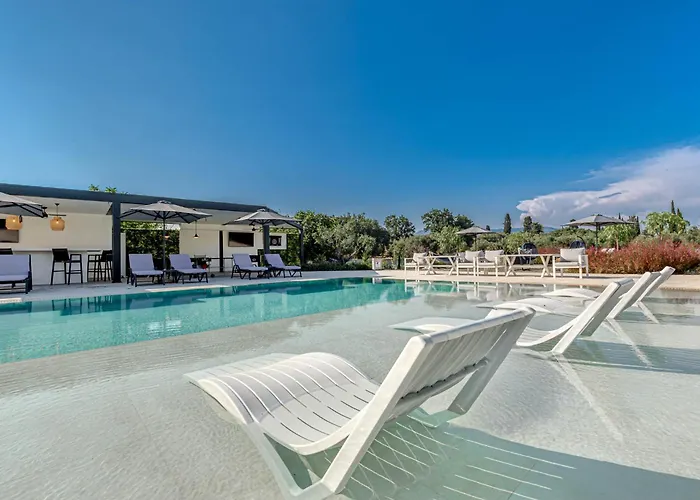 וילה Luxury Rika Corfu- 5 Bedrooms With Pool גאוביה