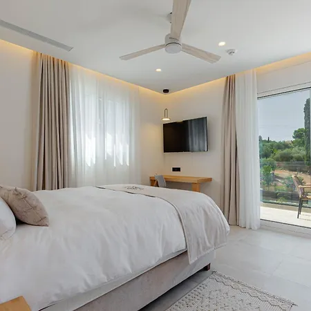 Luxury Rika Corfu- 5 Bedrooms With Pool
