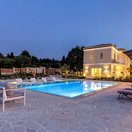 빌라 Luxury Rika Corfu- 5 Bedrooms With Pool 고우비아
