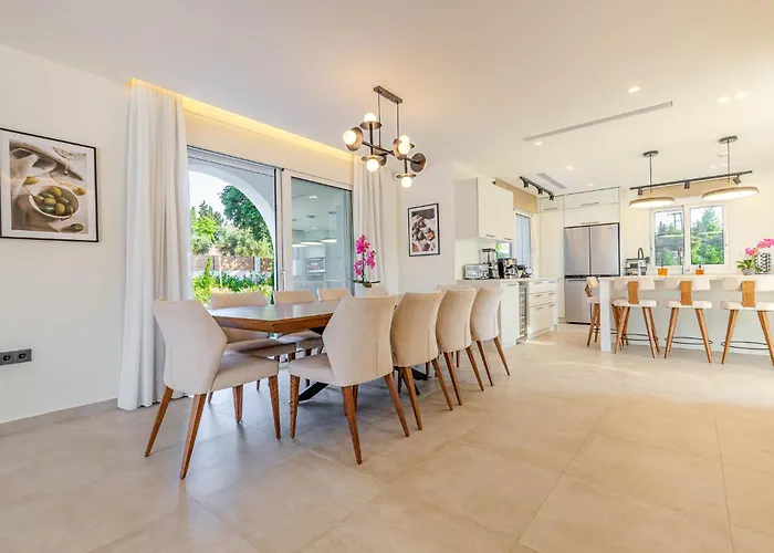 Villa Luxury Rika Corfu- 5 Bedrooms With Pool