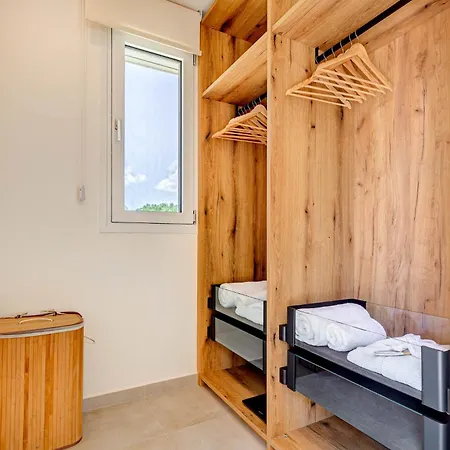 Luxury Rika Corfu- 5 Bedrooms With Pool וילה