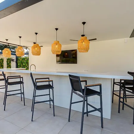 וילה Luxury Rika Corfu- 5 Bedrooms With Pool גאוביה