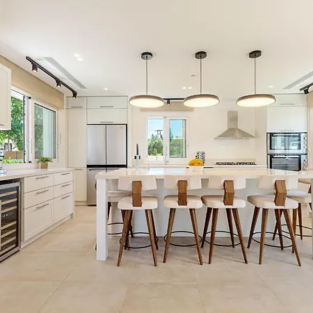 Luxury Rika Corfu- 5 Bedrooms With Pool וילה גאוביה