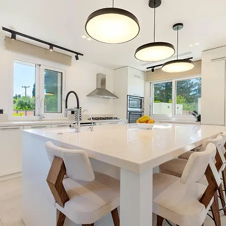Luxury Rika Corfu- 5 Bedrooms With Pool וילה *