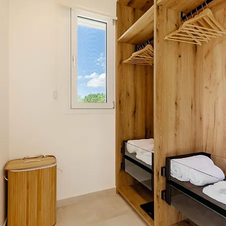 Luxury Rika Corfu- 5 Bedrooms With Pool Γουβιά