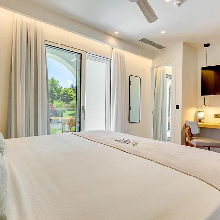 Luxury Rika Corfu- 5 Bedrooms With Pool וילה *