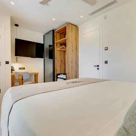 Luxury Rika Corfu- 5 Bedrooms With Pool וילה *