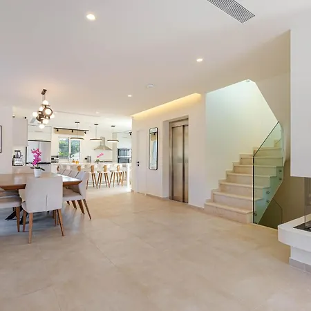 Βίλα Luxury Rika Corfu- 5 Bedrooms With Pool