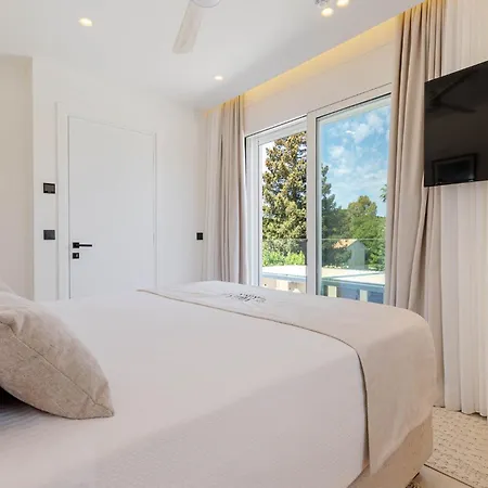 Luxury Rika Corfu- 5 Bedrooms With Pool Βίλα Γουβιά