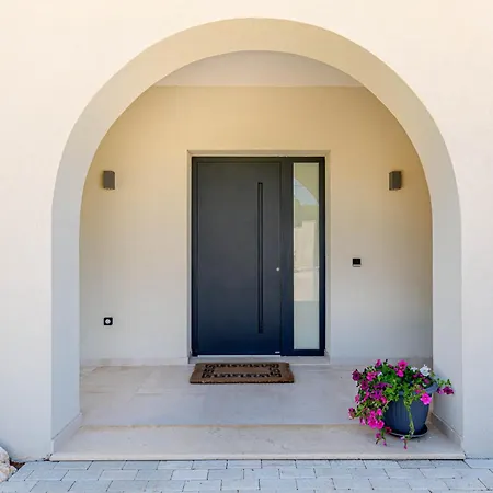 Luxury Rika Corfu- 5 Bedrooms With Pool וילה