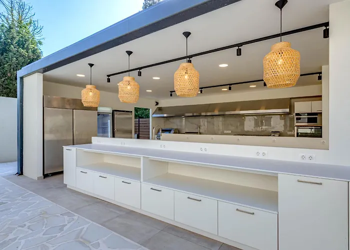 Villa Luxury Rika Corfu- 5 Bedrooms With Pool