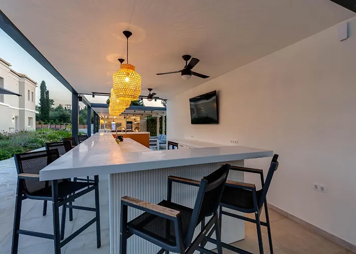 Villa Luxury Rika Corfu- 5 Bedrooms With Pool